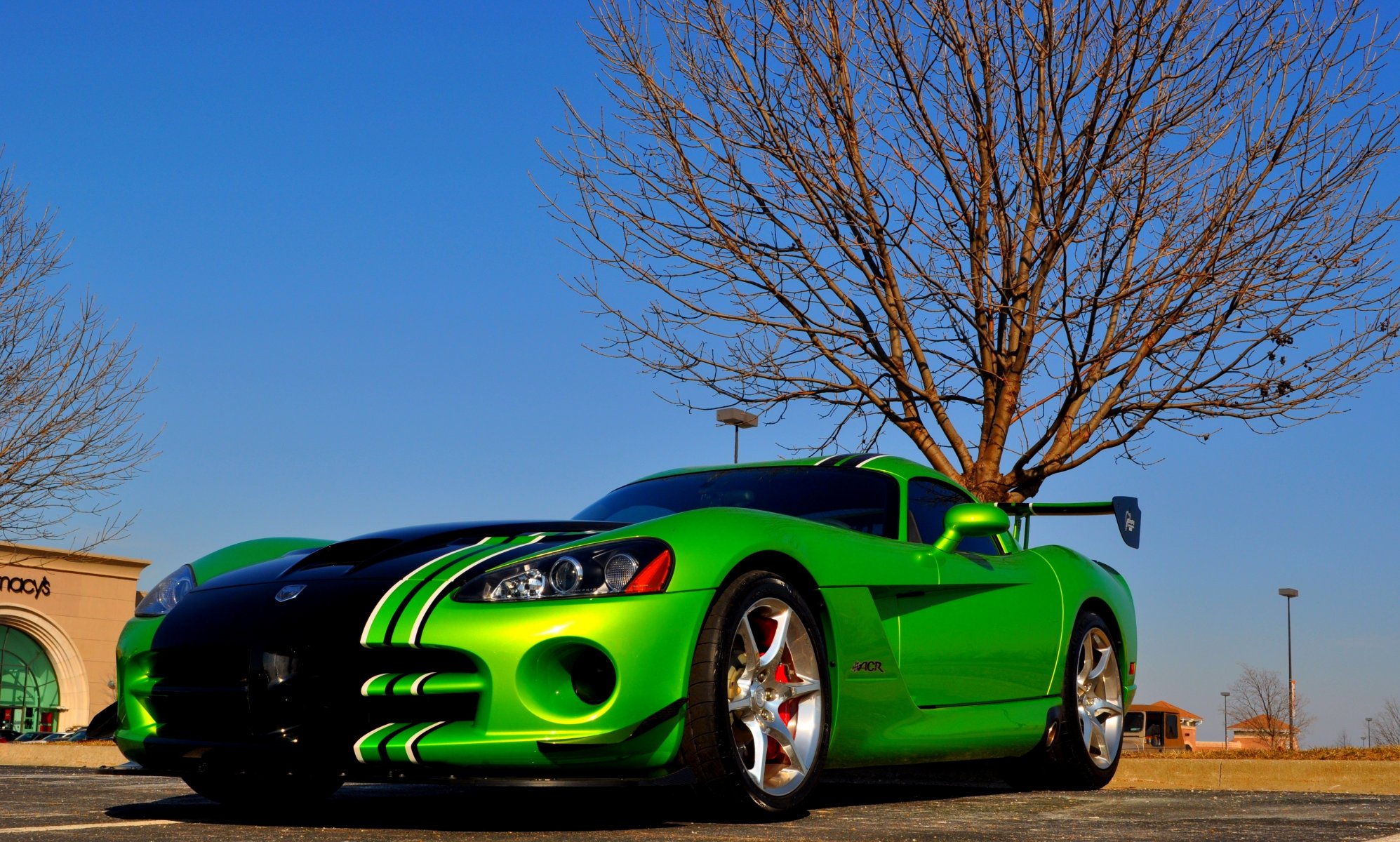 dodge viper acr due posti auto sportiva nero e verde messa a punto kit aerodinamico aggressivo grande ala cerchi gomma sportiva michelin pilot sport cup super