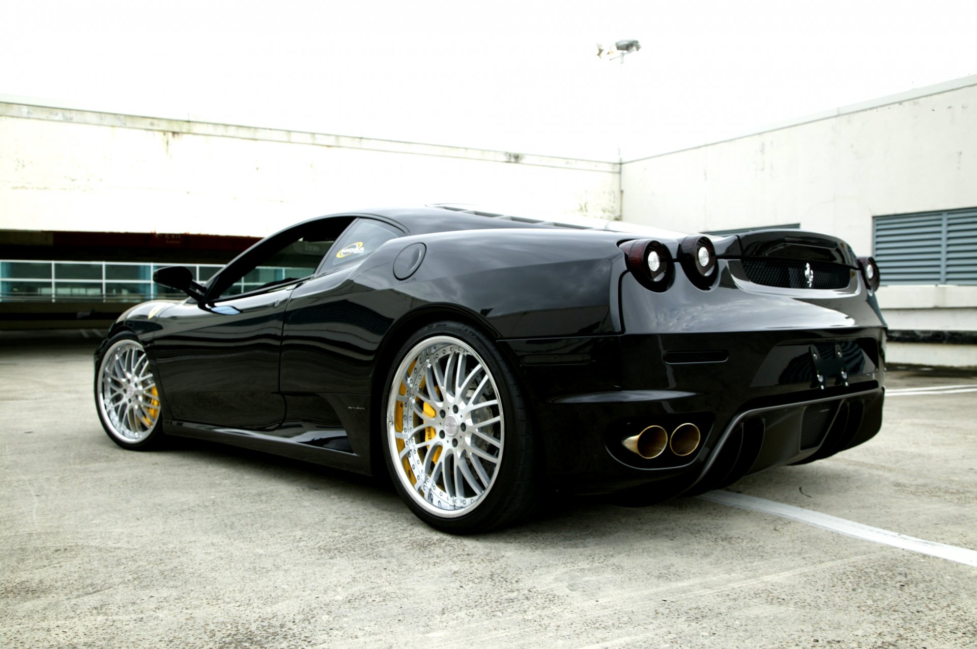 ferrari f430 negro aparcamiento cielo ventanas ferrari f430 vista trasera