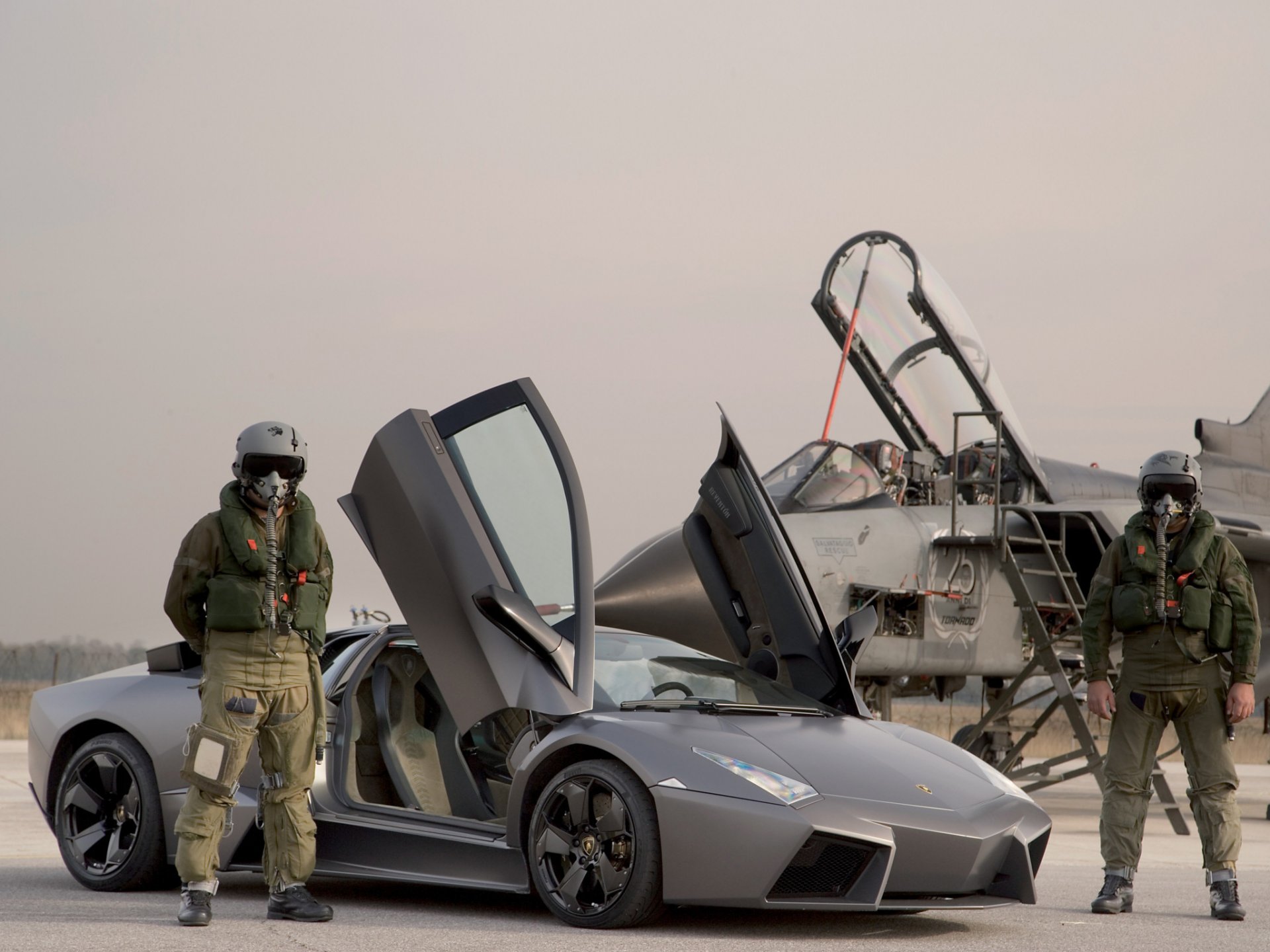 lamborghini reventon pilot garnitur panavia tornado auto jet fighter