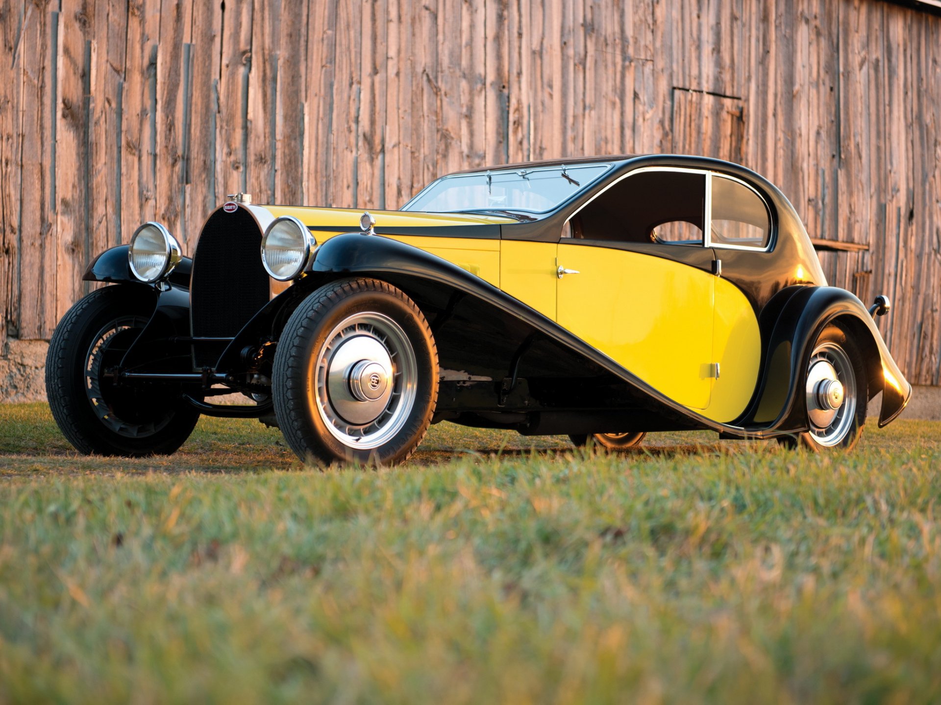 retro auto bugatti typ 46 superprofil coupé 1930