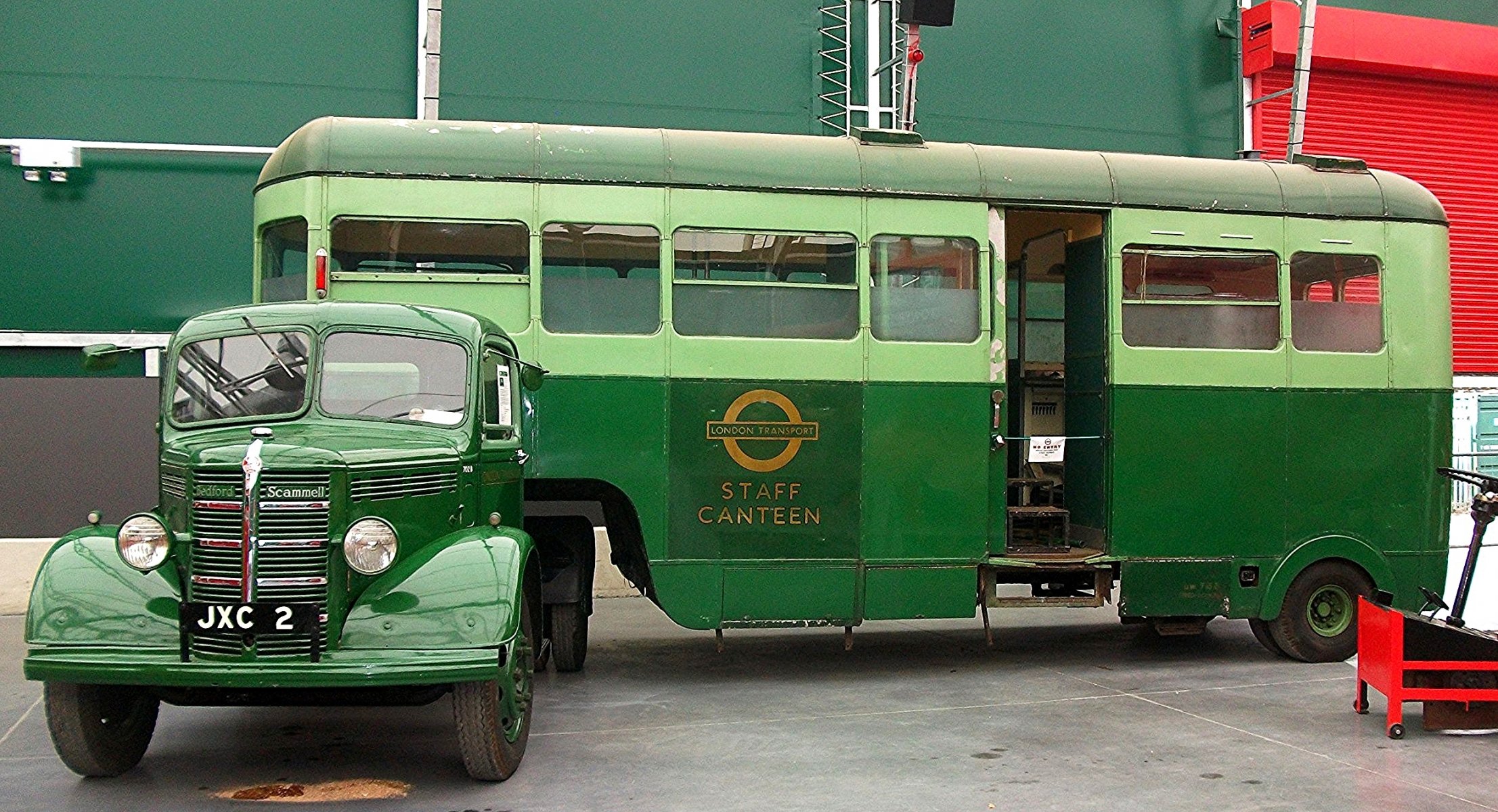 london transport bedford / scammell dining bus 702b jxc 2 für die wartung von busbesatzungen in den pausen