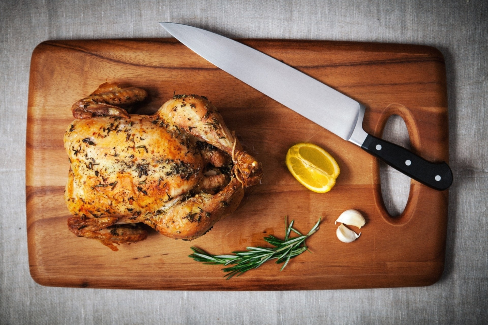 knife lemon grill garlic cutting board chicken