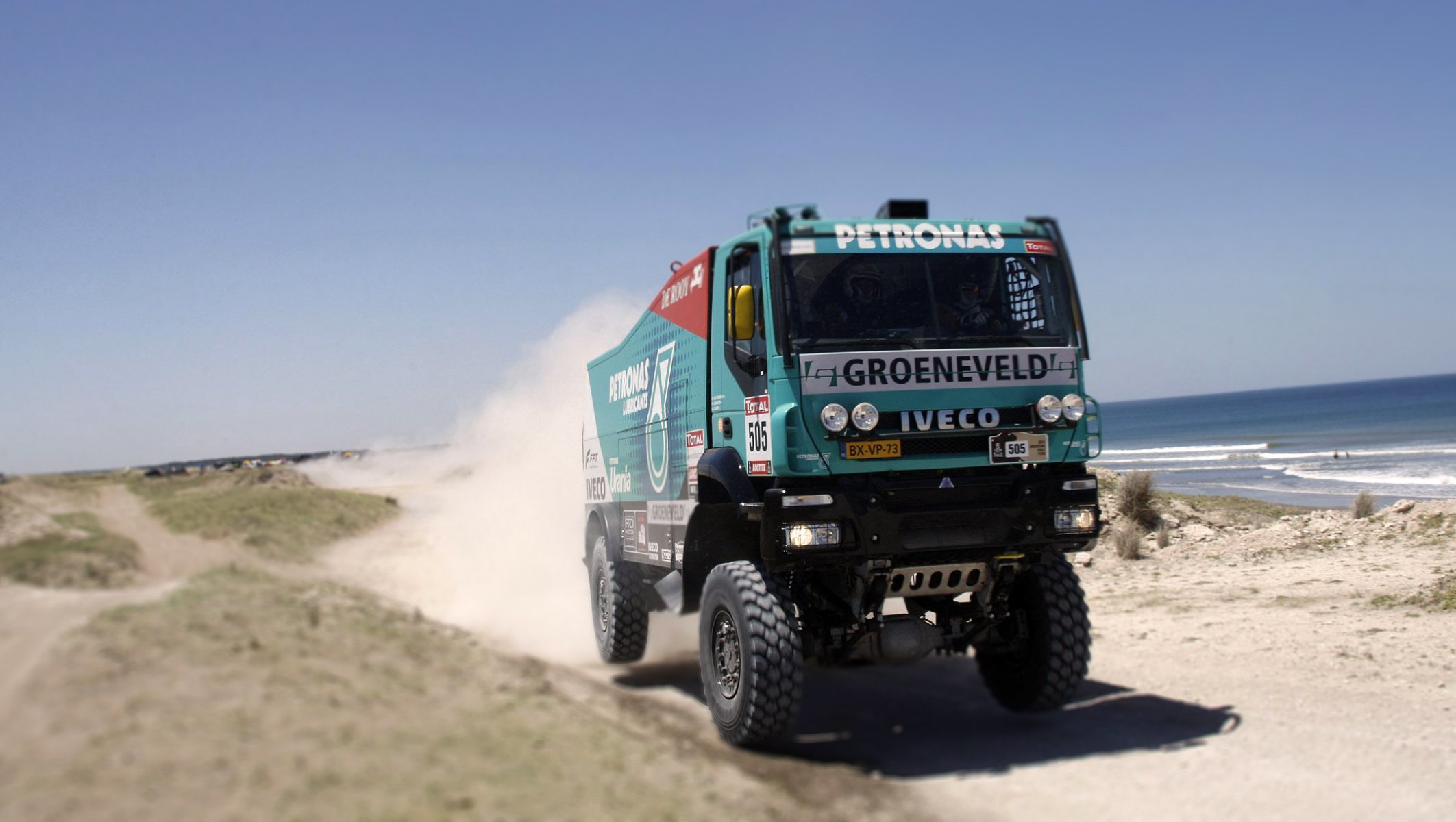 iveco dakar camión coche rally frente deporte carrera rally día luces cabina