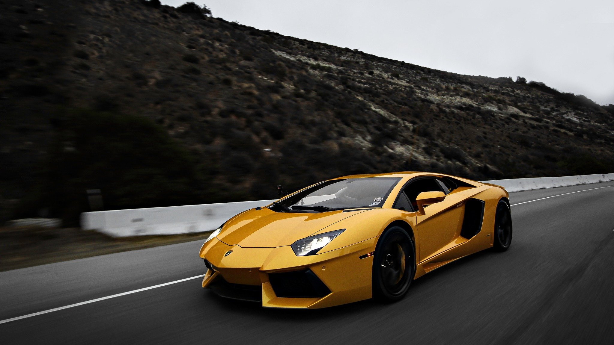 lamborghini aventador lp700-4 giallo supercar esotico velocità