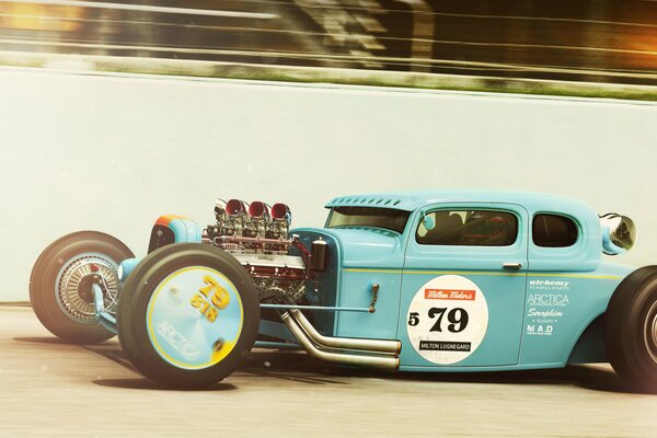 Hot Rod coupé en mouvement