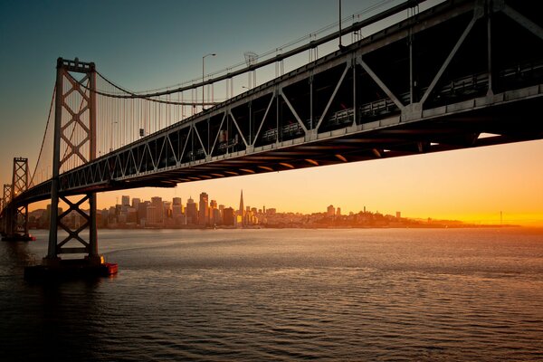 Brücke bei Sonnenuntergang in San Francisco