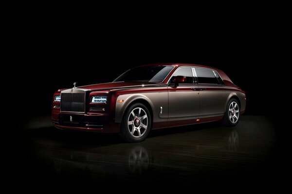 Cherry Roles Royce Phantom sur fond noir