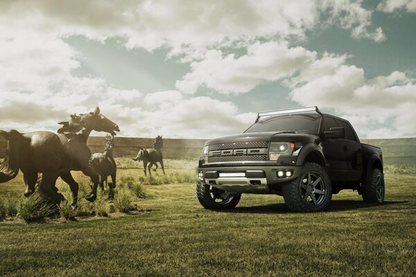 Ford jedzie po polu obok posągów koni