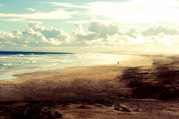 Plage de sable au bord de l océan magnifique