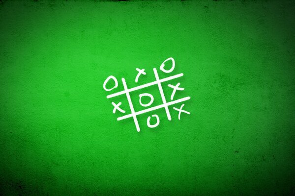 Juego TIC TAC Toe sobre fondo verde