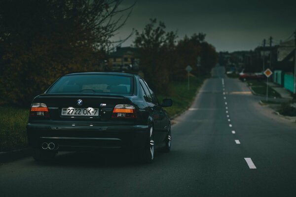 Bmw noir Berline super brouette