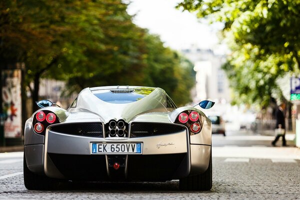 Mysterious supercar on the streets of Italy