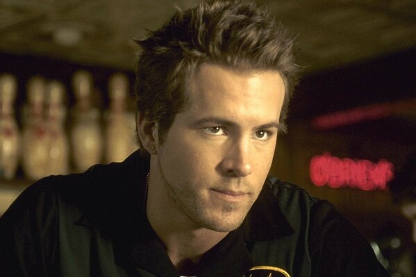 Ryan Reynolds im Bowling