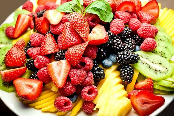 Belle salade de fruits d été