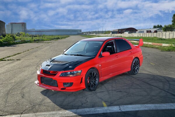 Szybki nowoczesny mitsubishi lancer evolution