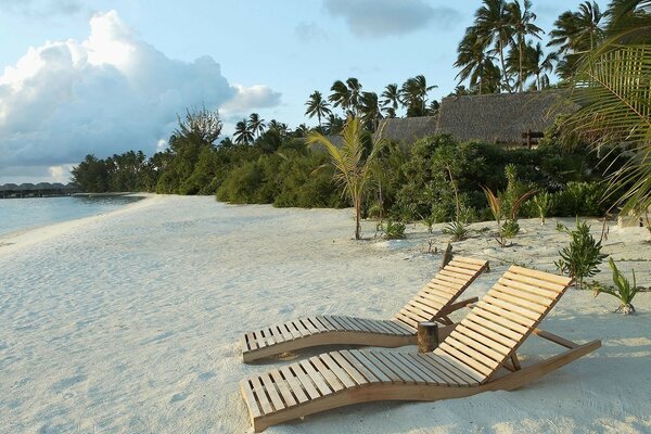 Plage de sable blanc au paradis