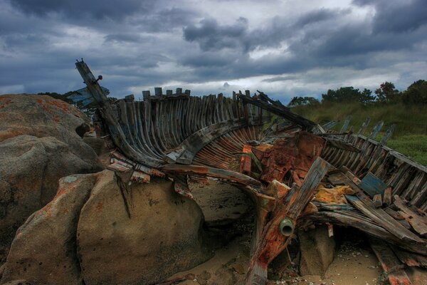 The wreckage of an old fabulous boat