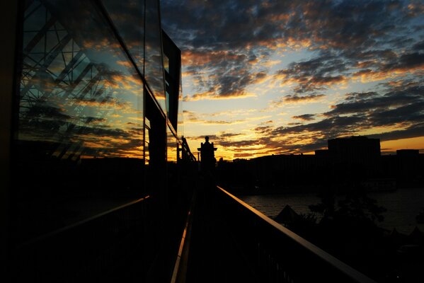 Bellissimo tramonto sul ponte