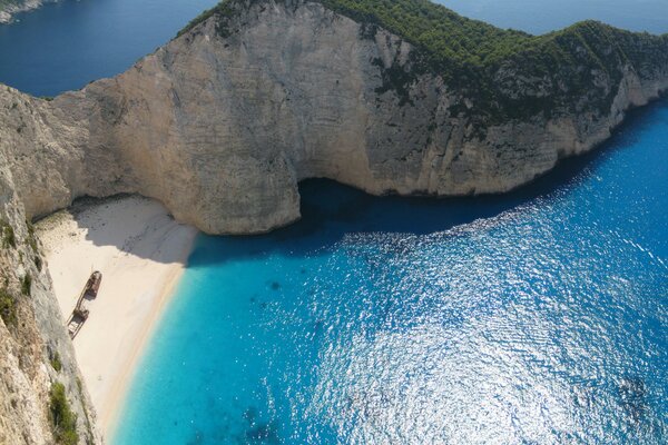 Islas donde el océano espera la playa y el barco