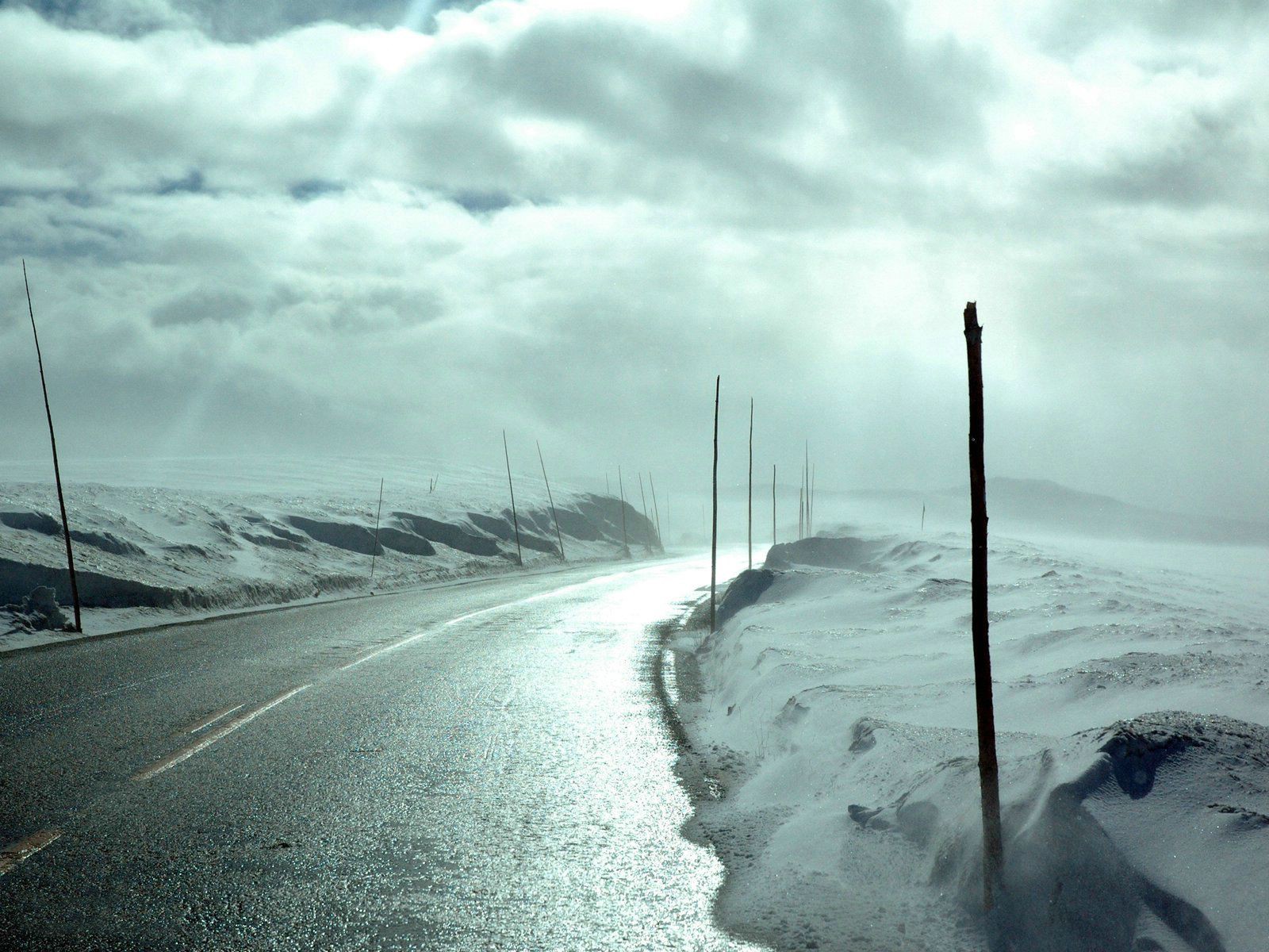 neige gel route ciel nuages lumière