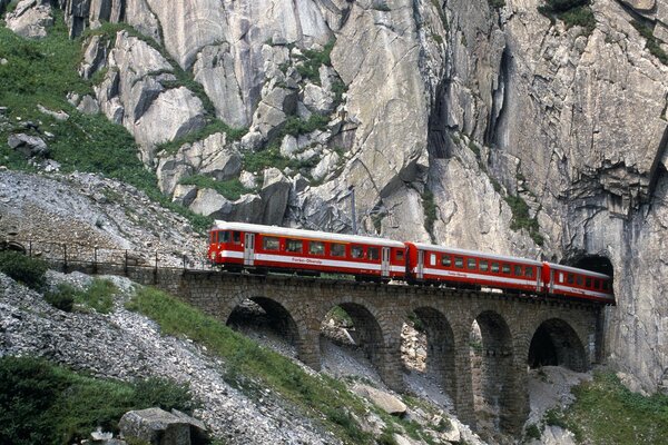 Railway inside the Shchvetsarsky mountains