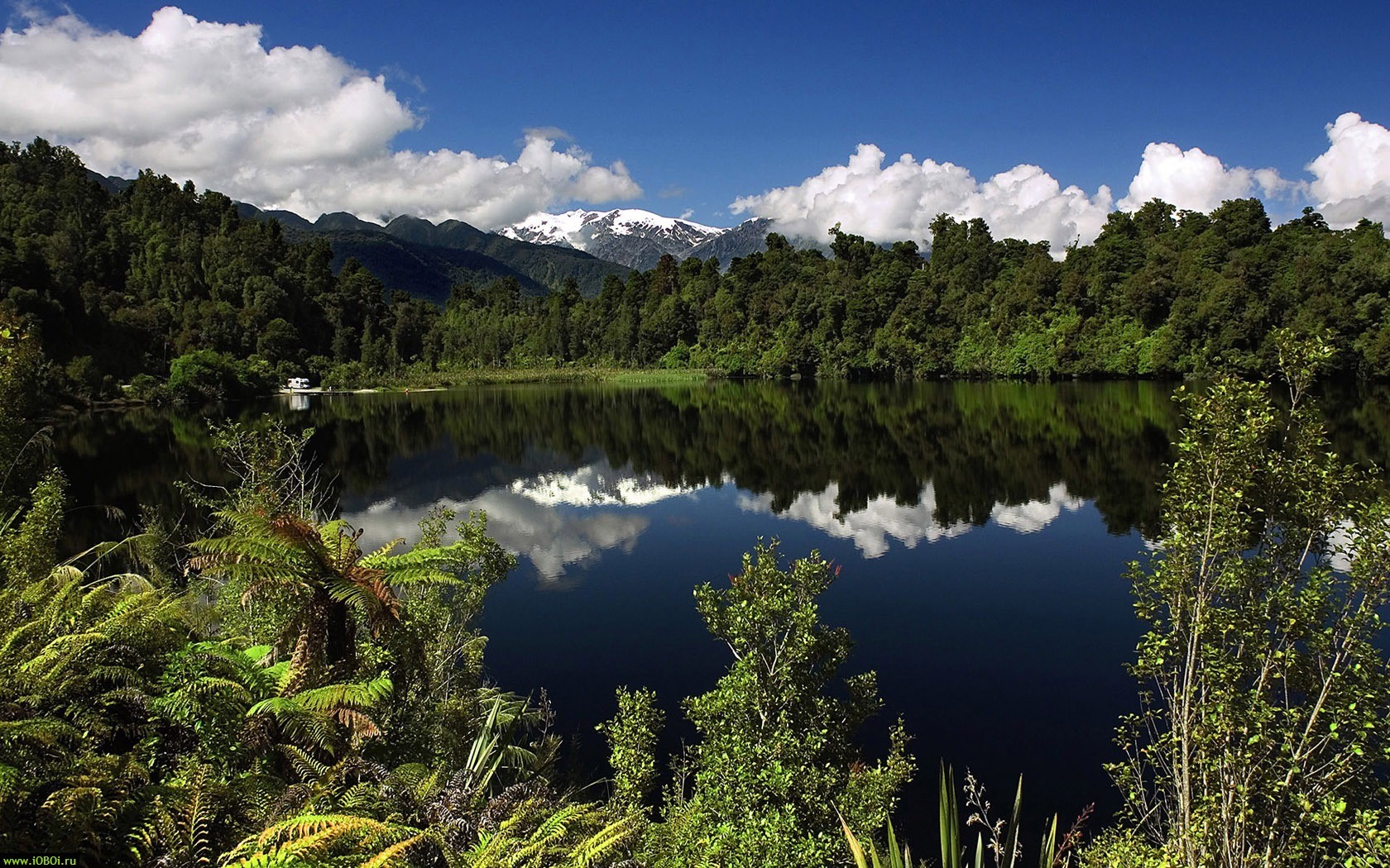 lago árboles nubes montañas