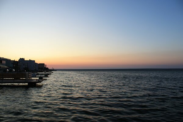 Atardecer en el mar en Crimea