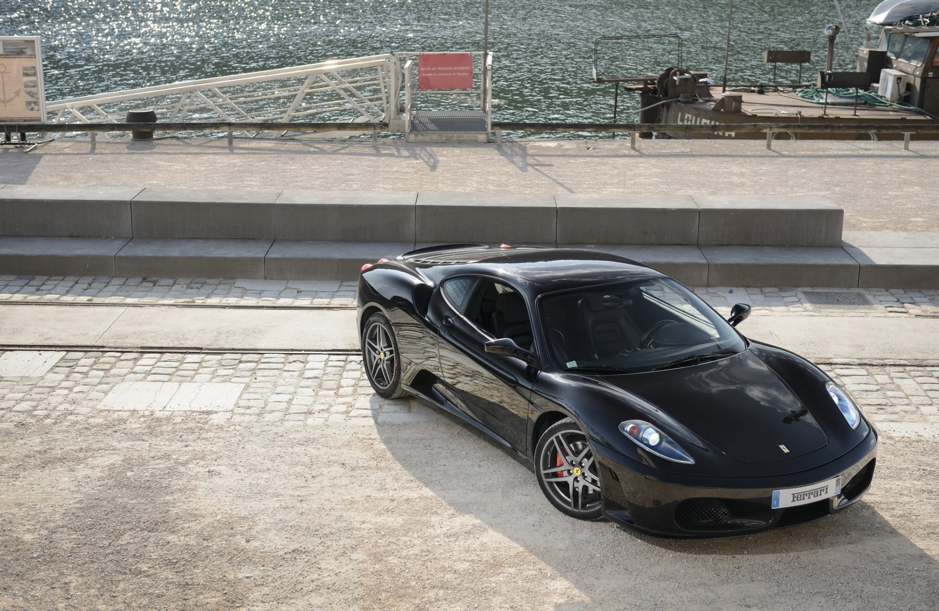 ferrari f430 nero ferrari f430 vista dall alto lungomare faro