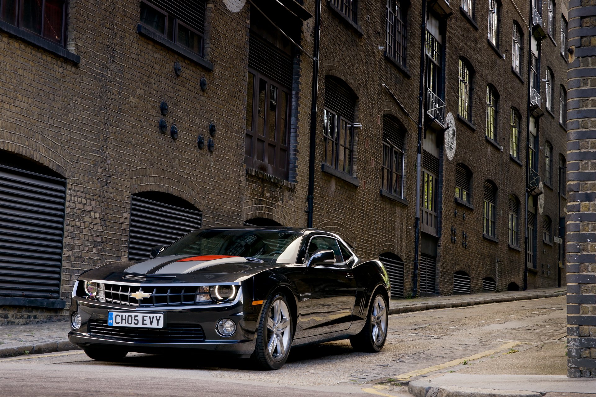 chevrolet camaro rs 45- jubiläum schwarz metallic vorne auto stadt foto