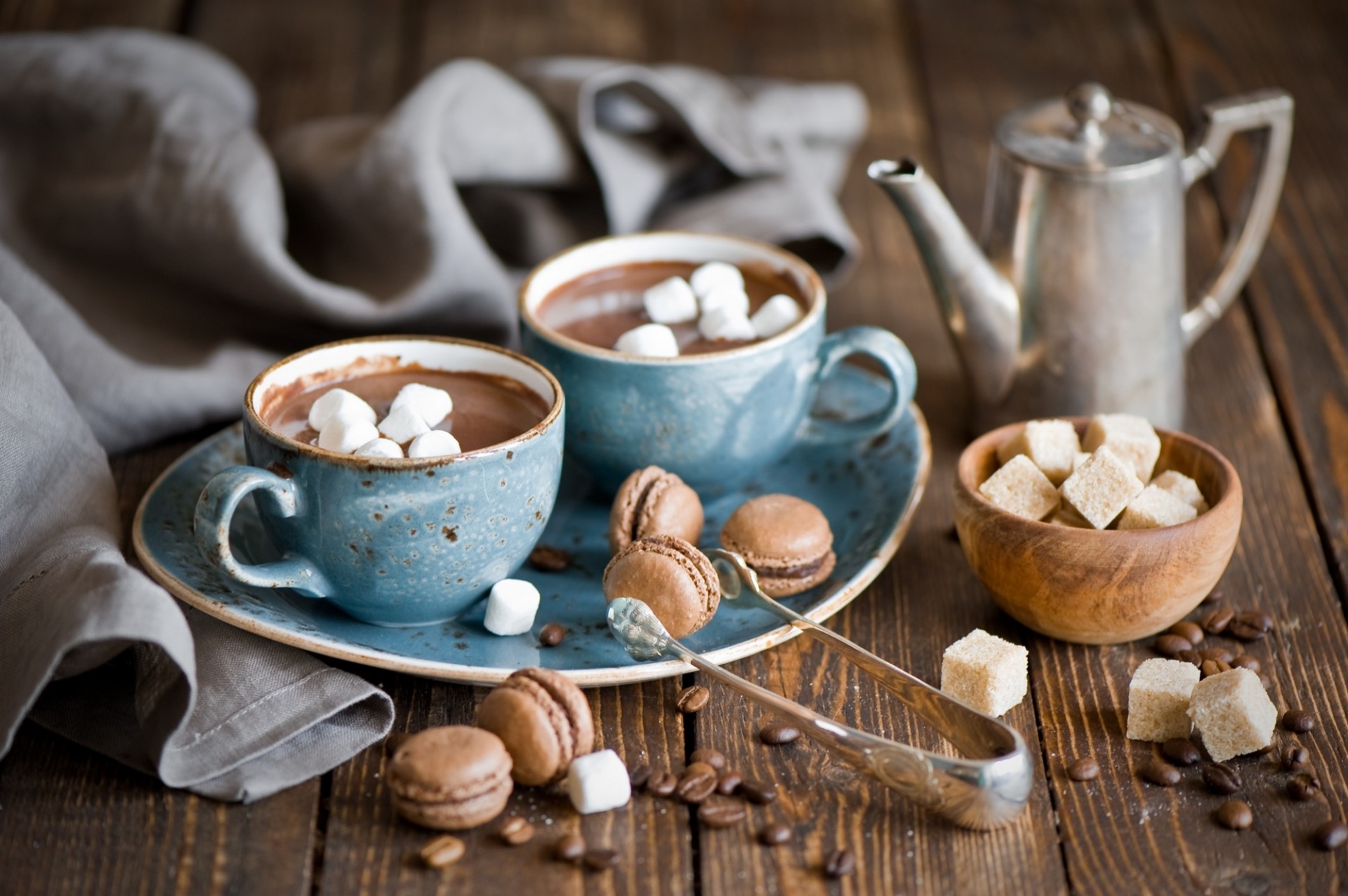 théière pâtes loge guimauve chocolat chaud tasses grains de café