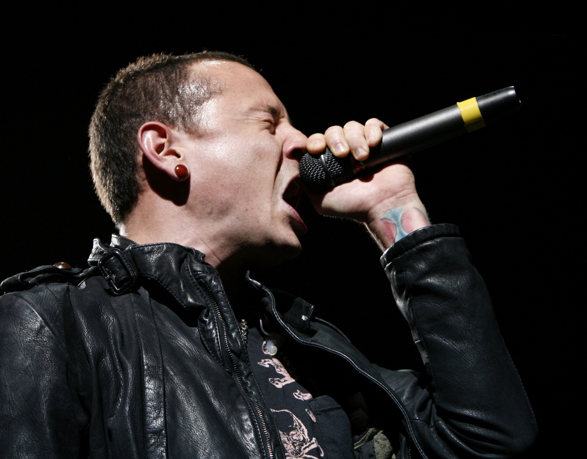 chester bennington linkin park dead sunrise