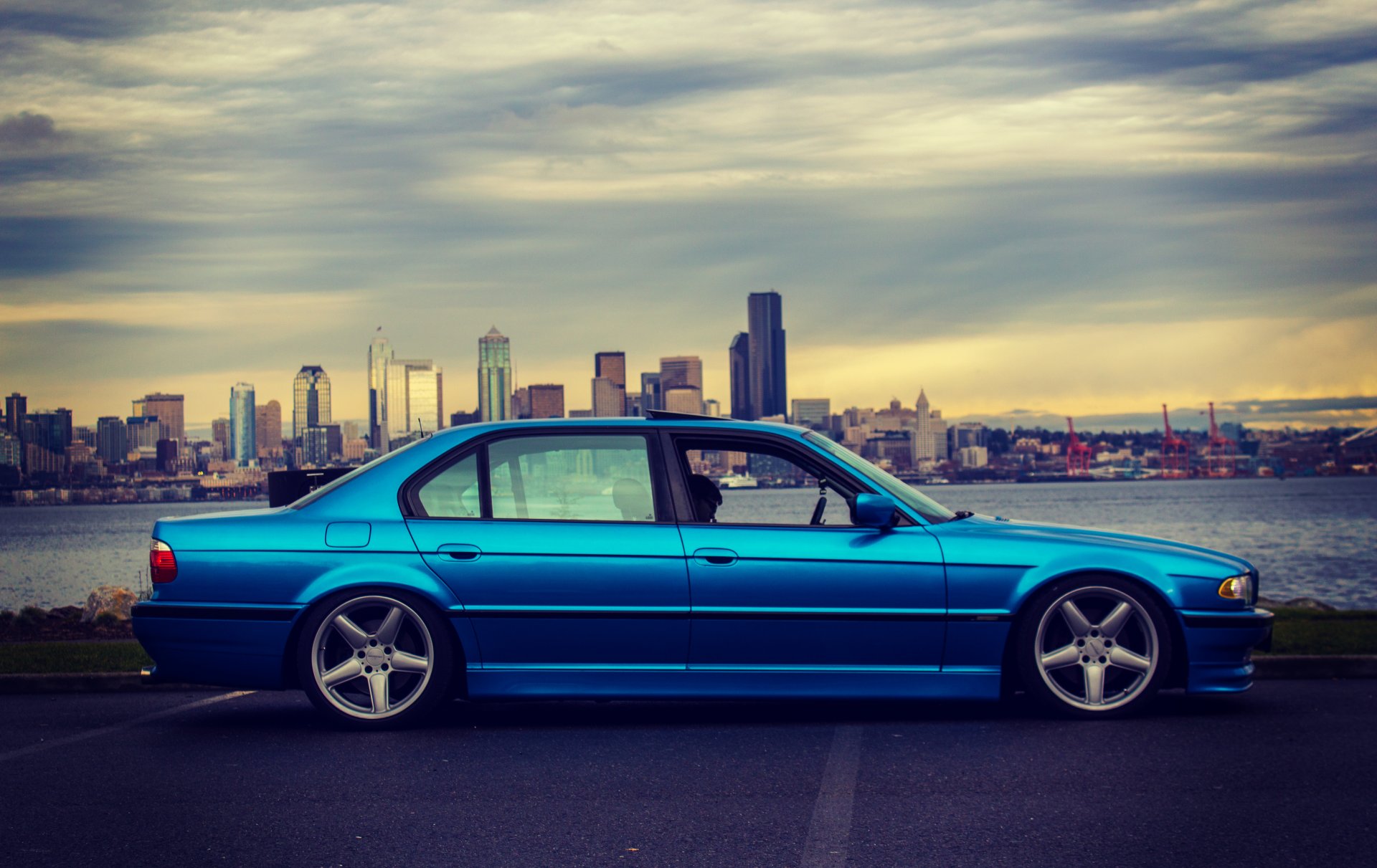 bmw e38 750il embankment town bimmer boomer