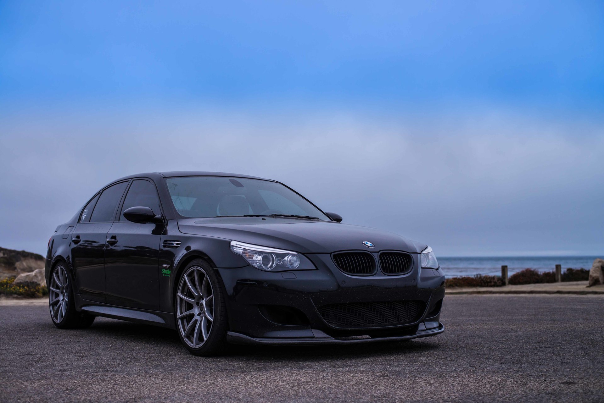 bmw m5 e60 schwarz bmw limousine himmel wolken ozean