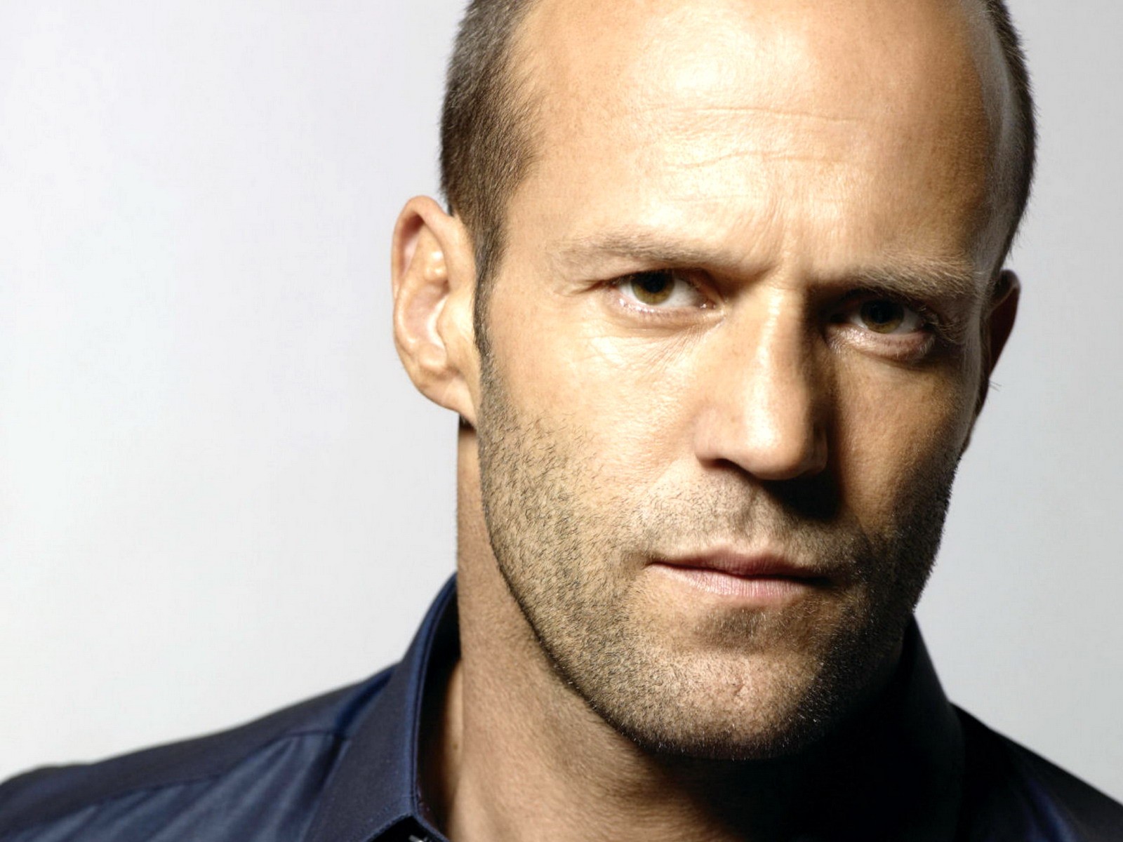 jason statham acteur visage regard poils