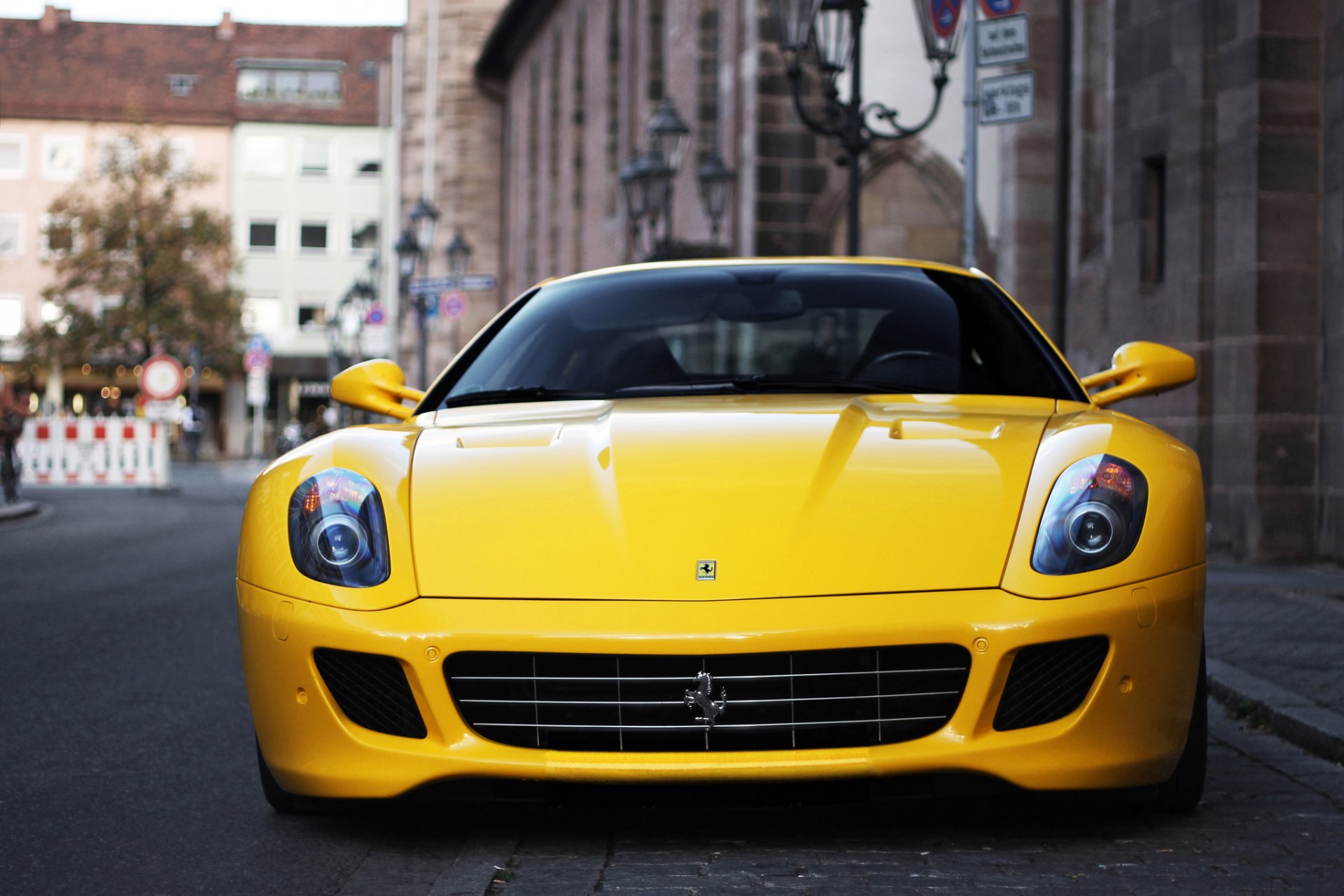 ferrari gtb fiorano v12 żółty supersamochód sportowy ferrari miasto bokeh rozmycie