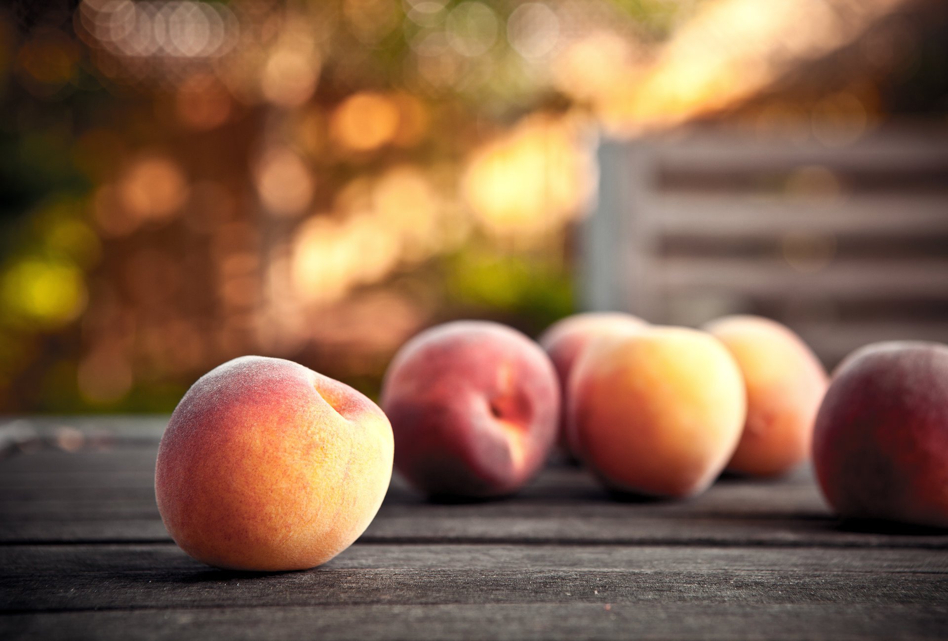 maturo tavolo cibo pesche luci frutta