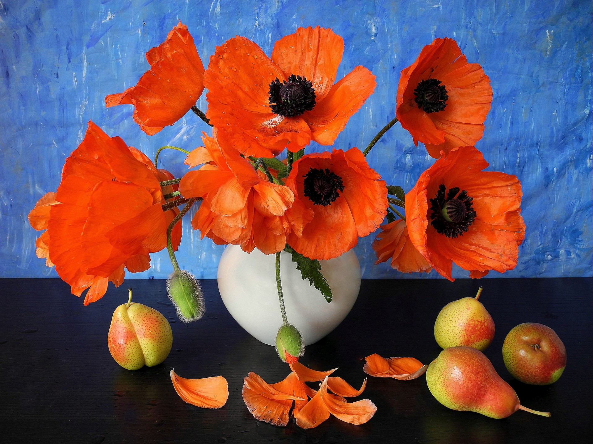 bed vase pear poppies flower