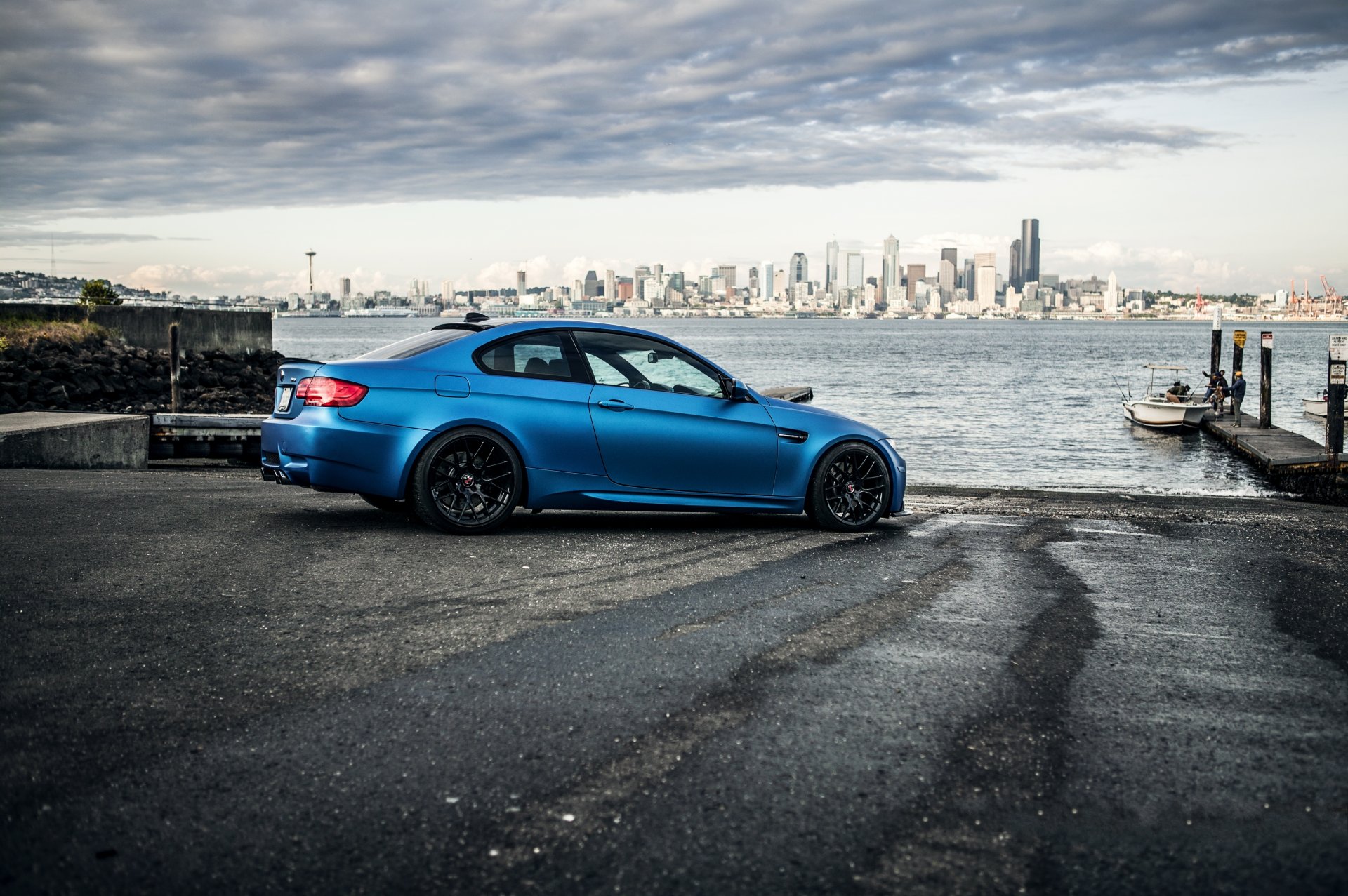 bmw m3 e92 azul mate ruedas negro seattle bmw azul mate vista lateral llantas muelle muelle