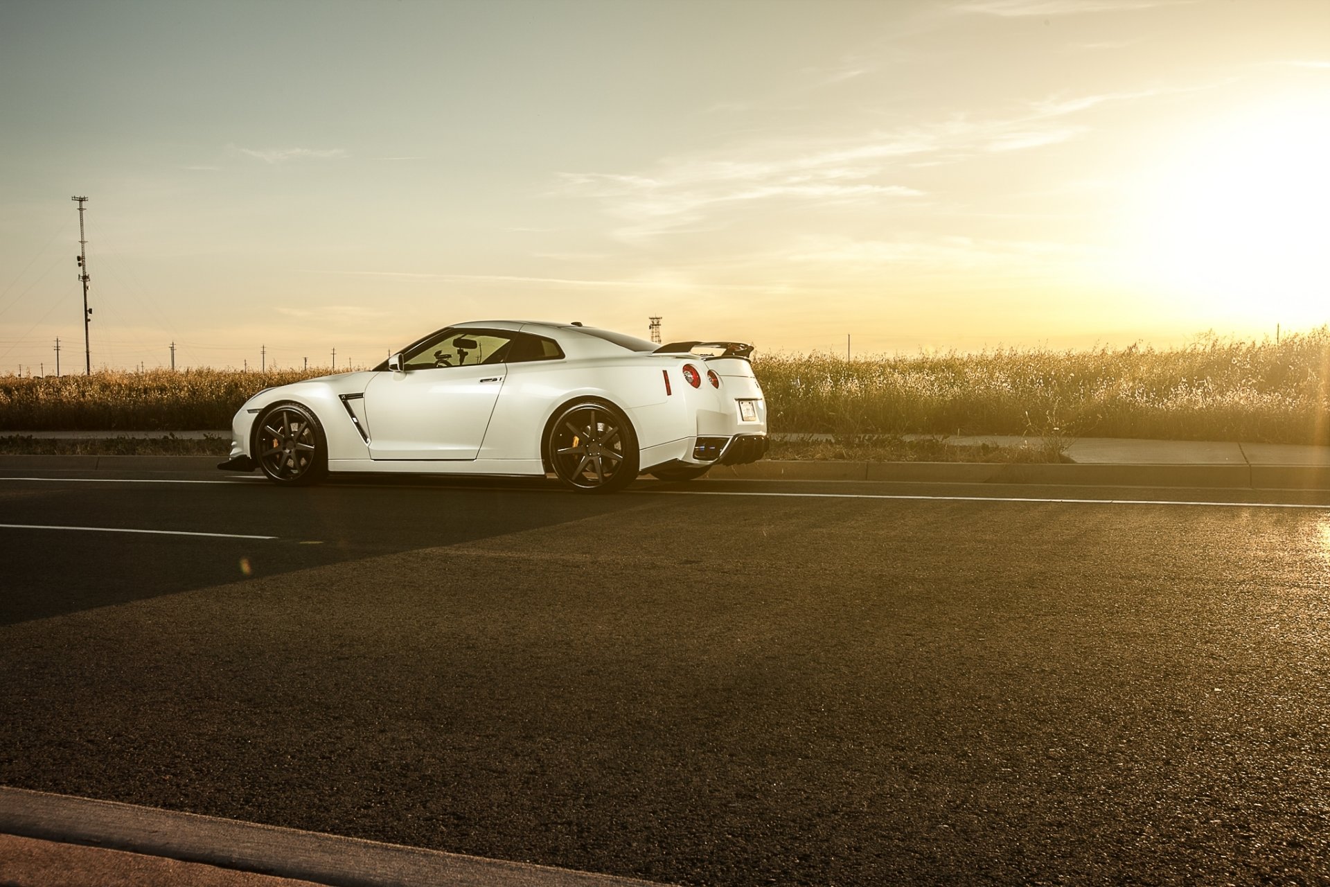 nissan gt-r r35 blanco nissan gt-r carretera puesta de sol