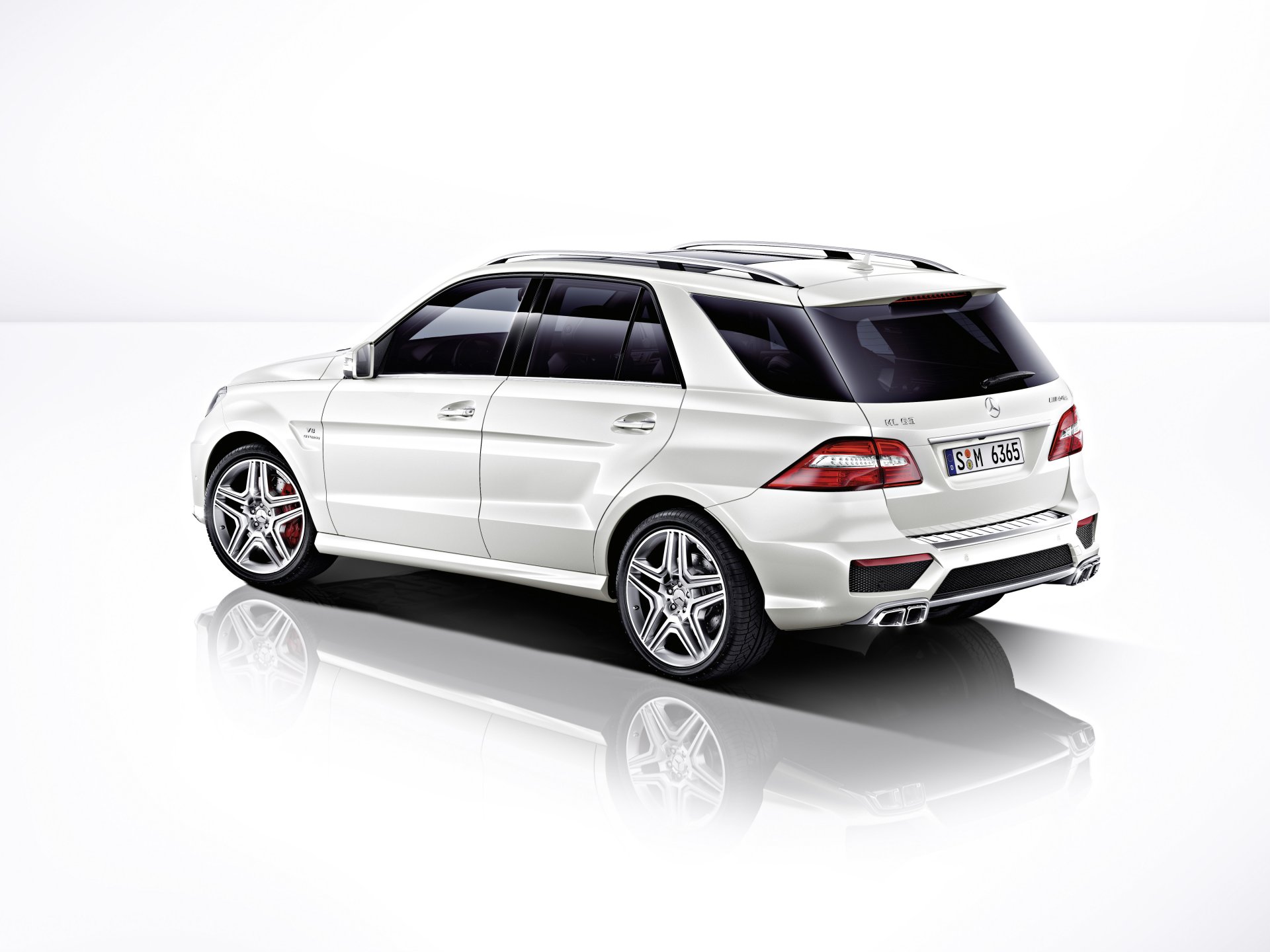 mercedes ml amg 6.3 mercedes amg jeep seite weißer hintergrund