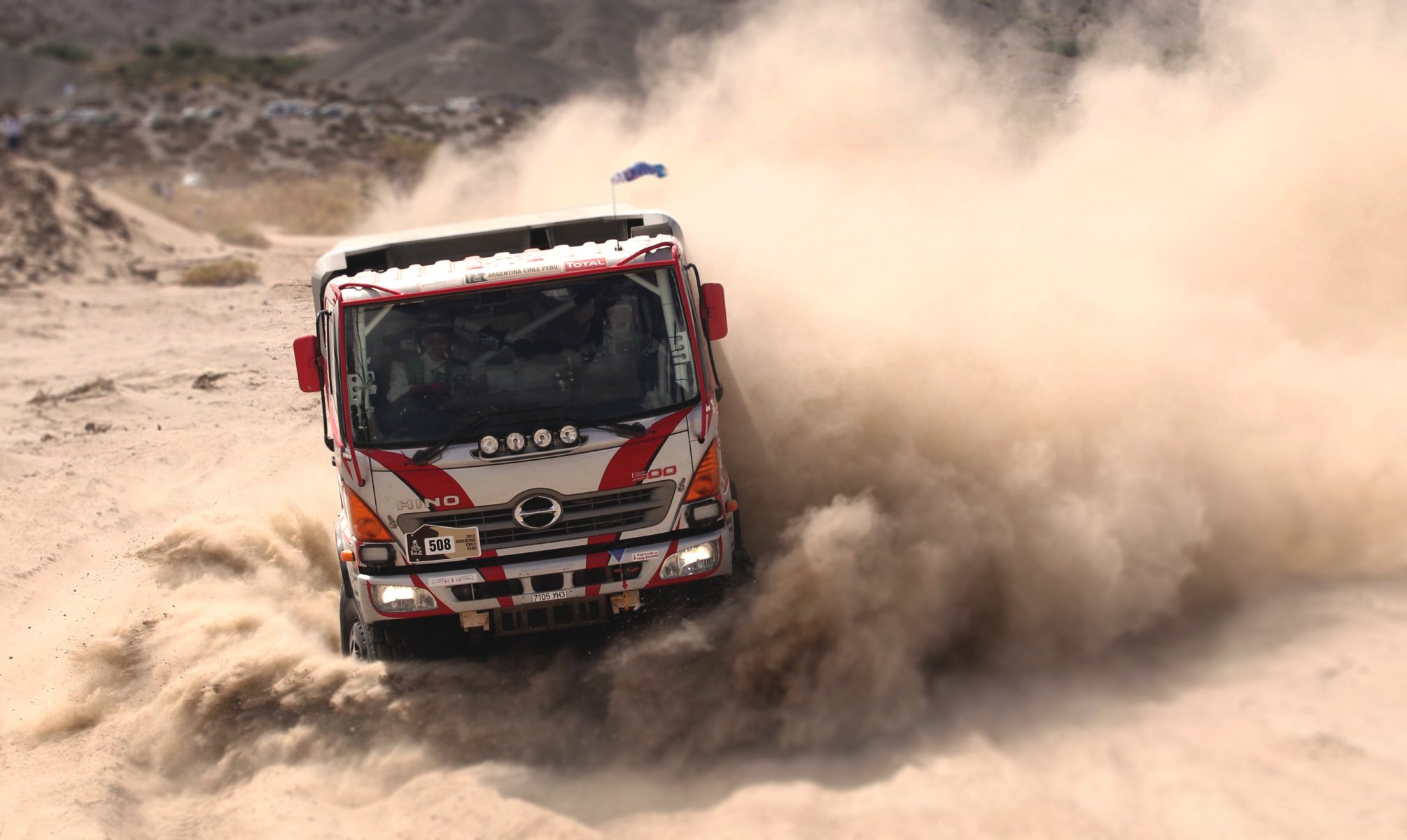 huno dakar rally camion skid polvere svolta cabina anteriore sport