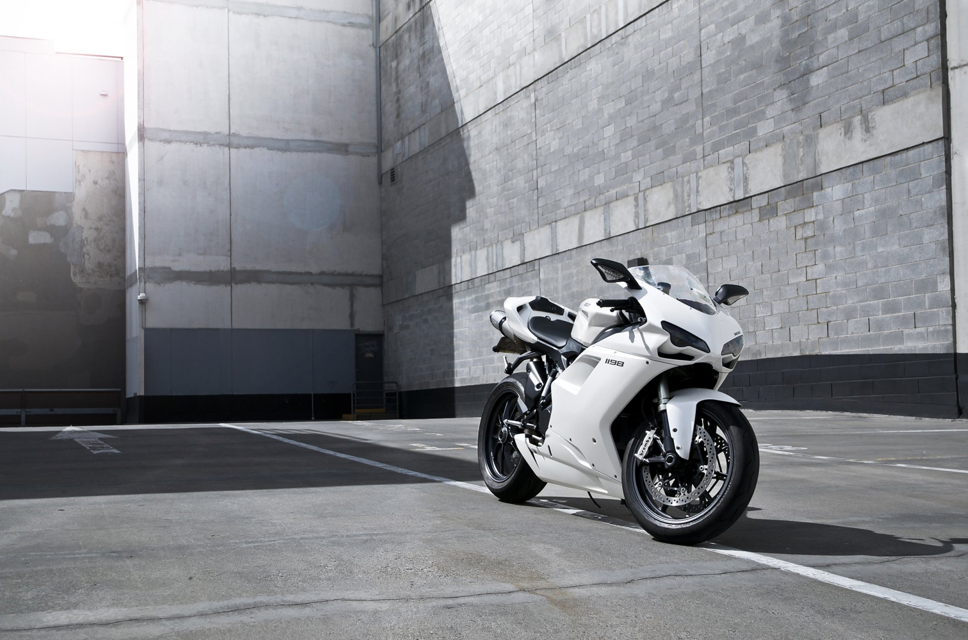 ducati 1198 bianco bicicletta supersport ducati moto ombra strisce abbagliamento