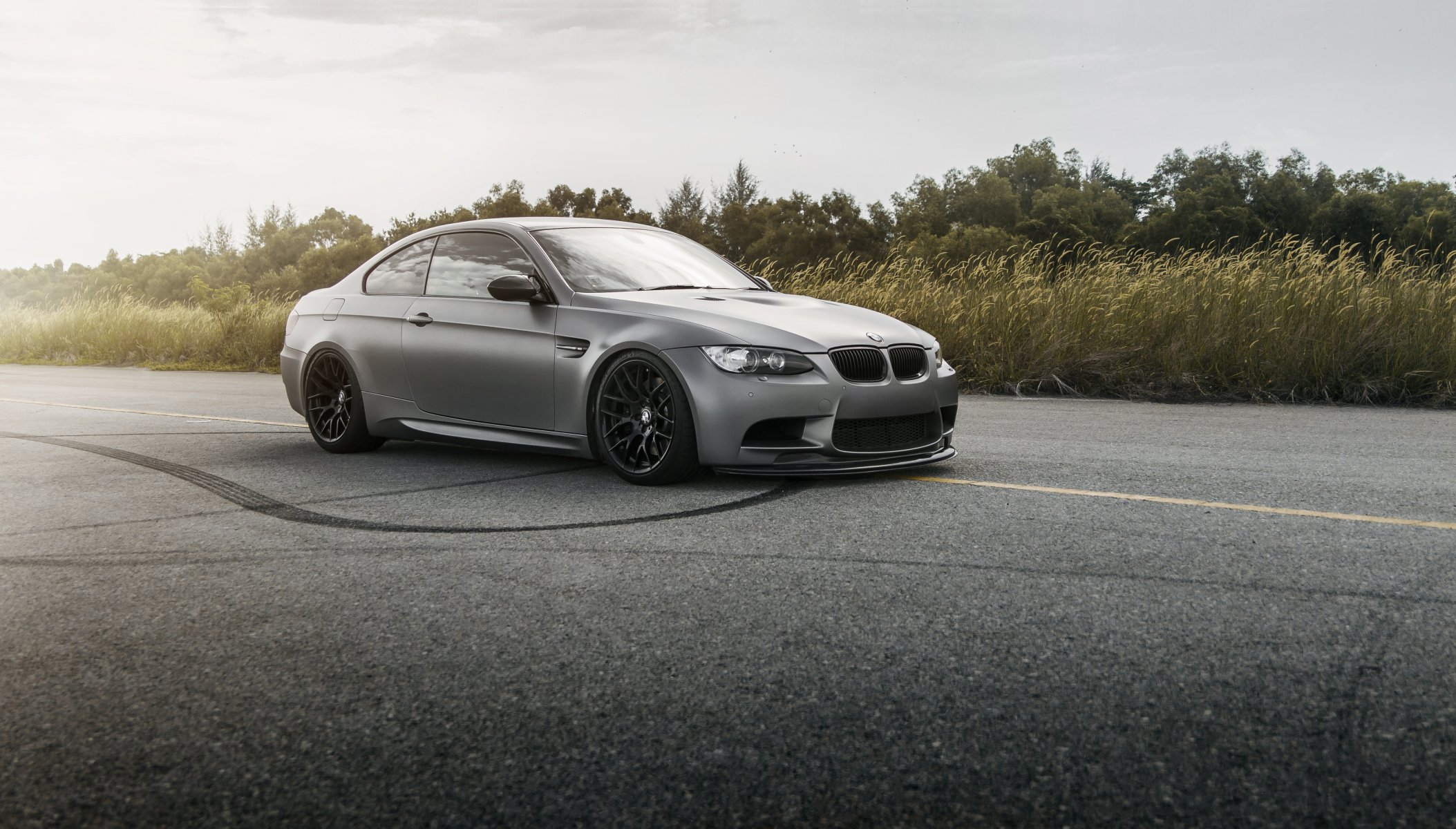 bmw м3 e92 серый бмв дорога полосы