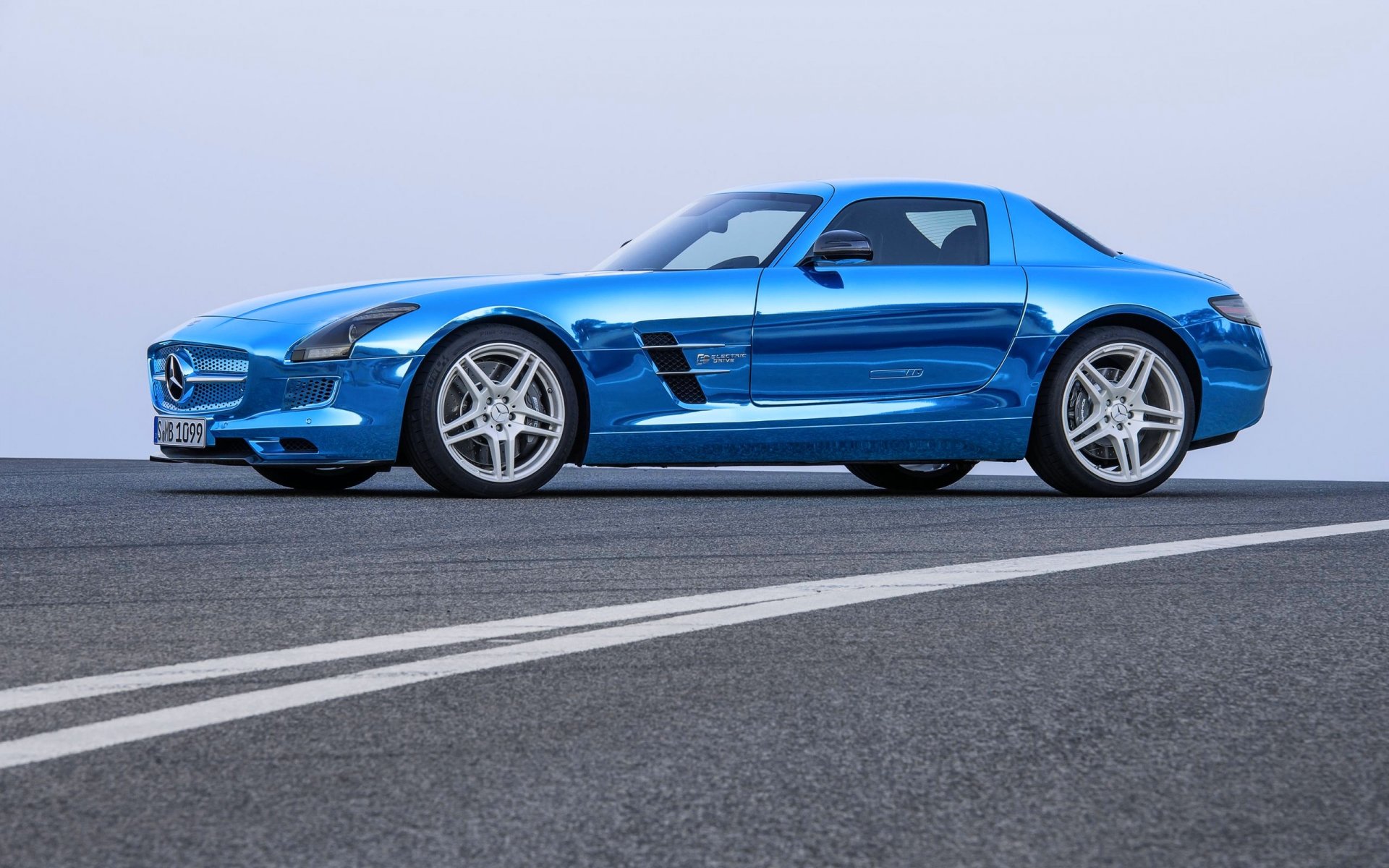 mercedes-benz sls amg coupé blu mercedes cromo vista laterale asfalto auto