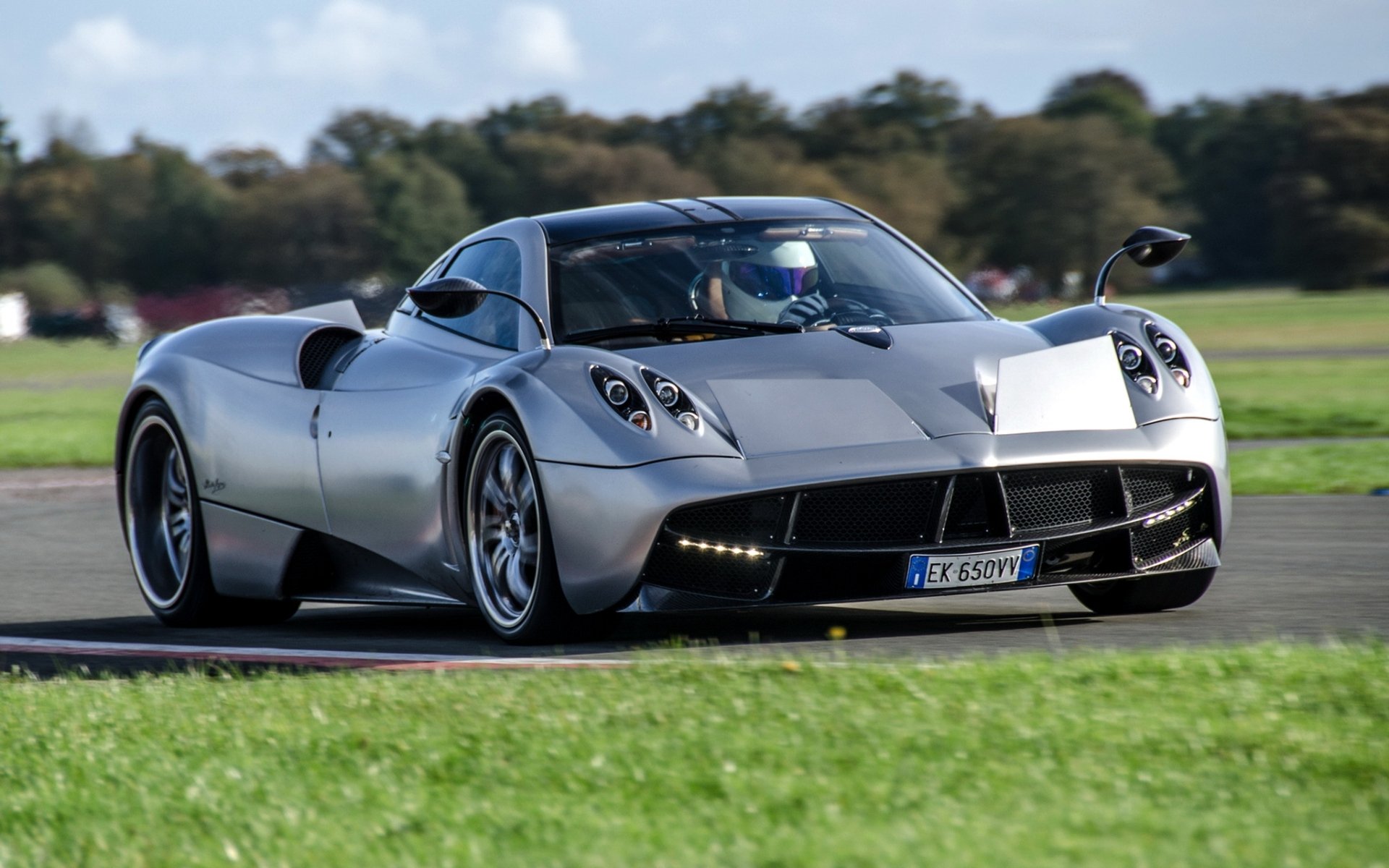 pagani huayra pagani weira supersportwagen front rennstrecke stig stig