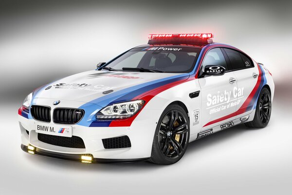 Blanco bmw M6 para la seguridad del coche