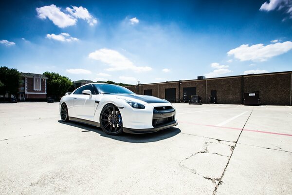 Wallpaper with white Nissan gt-r r35