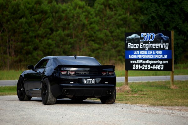 Noir tuning Chevrolet avec panneau d affichage