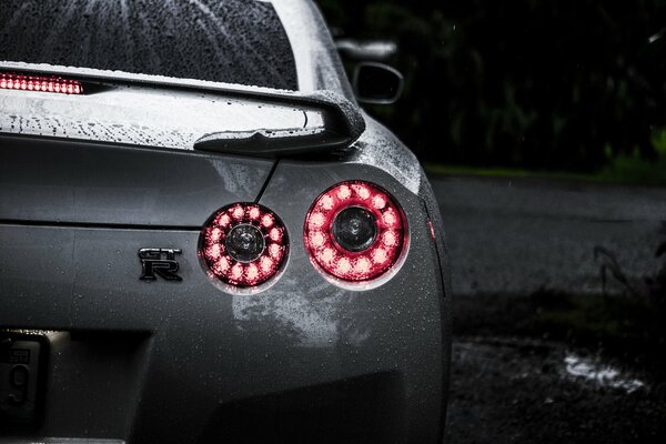 Fari posteriori Nissan GT-r bagnati