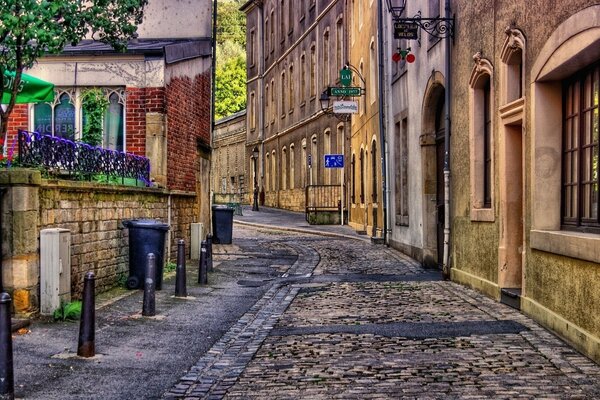 Calles estrechas y caminos en la ciudad